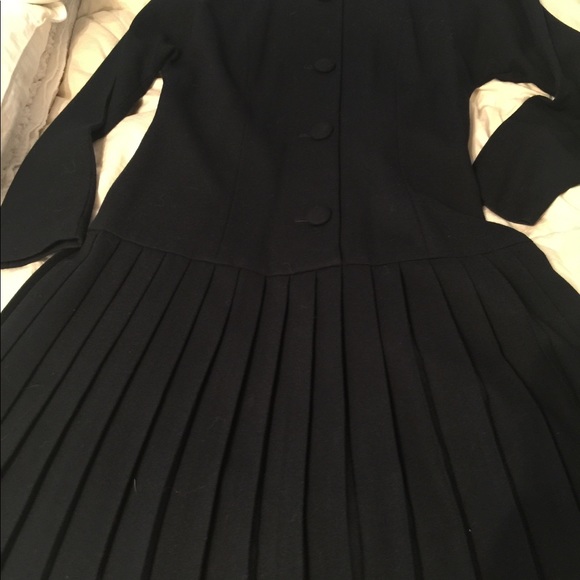 Professional Dress - Picture 3 of 4